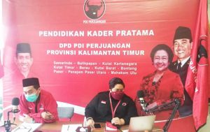 Pelatihan Kaderisasi Tingkat Pratama PDIP Kaltim digelar secara hybrid online, menghadirkan pemateri Ananda Emira Moeis bersama Iswandi. (foto : 1st)