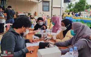 Warga Kutim begitu antusias mendapatkan suntikan Vaksin Covid-19. (foto : RH)