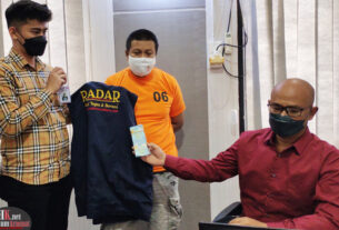 Nurdin Bengga, oknum Wartawan ditangkap Reskrim Polsek Sungai Pinang Polresta Samarinda dan ditetapkan sebagai Tersangka, ia dijerat Pasal 368 KUHP tentang Pemerasan. (foto : Setyo)