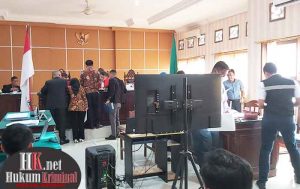 Sidang Gugatan Kopersi TKBM Komura Samarinda kepada PT. PSP dan PT Pelabuhan Indonesia (Persero) dalam agenda penyerahan bukti Tergugat dan Turut Tergugat. (foto : Lukman)