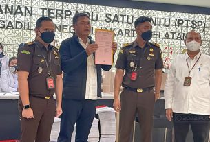 Jaksa Penuntut Umum limpahkan berkas perkara 11 orang Terdakwa dalam perkara dugaan Tindak Pidana Pembunuhan berencana dan Tindak Pidana Obstruction of Justice ke Pengadilan Negeri Jakarta Selatan. (foto : Exclusive)
