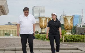 Pertemuan Puan Maharani dan Airlangga Hartarto di Monas Jakarta. (foto : Exclusive)
