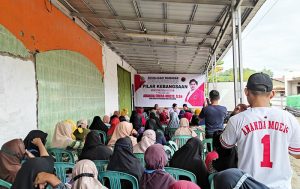 Ananda Emira Moeis, anggota DPRD Kaltim Sosialisasi Wawasan Kebangsaan disambut antusias warga Loa Bakung. (foto : Exclusive)