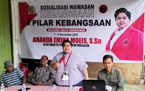 Ananda Emira Moeis, anggota DPRD Kaltim Sosialisasi Wawasan Kebangsaan disambut antusias warga Loa Bakung. (foto : Exclusive)