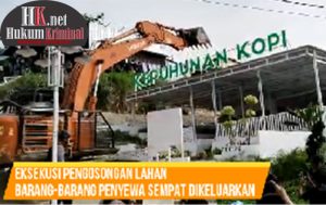 Café Kepuhunan Kopi terpaksa dibongkar sebagai dampak eksekusi Pengadilan Negeri Samarinda berdasarkan keputusan Perkara Nomor 40/Pdt.G/2017/PN smr. (foto : Lukman)