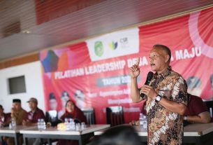 Muhammad Samsun, Wakil Ketua DPRD Kaltim menjadi narasumber Pelatihan Kepemimpina bagi Ketua RT Desa Suka Maju, Kecamatan Tenggarong Seberang. (foto : Exclusive)