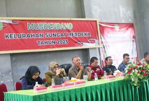 Wakil Ketua 1 DPRD Kaltim Muhammad Samsun hadir dalam Musrenbang di Kelurahan Sungai Merdeka, Samboja Barat, Kukar. (foto : Exclusive)