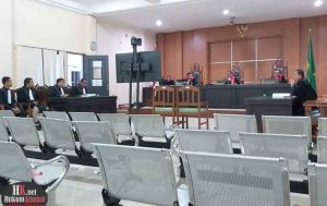 Sidang Terdakwa Ir.Imbransyah, ST, MT selaku Kepala Dinas Pekerjaan Umum dan Perhubungan KTT, sekaligus selaku Pengguna Anggaran pada Pembangunan Turap Kecamatan Sesayap, dan Sesayap Hilir, KTT tahun 2010 sampai 2013. (foto: Lukman)