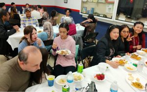 Kebahagiaan terpancar dari wajah diaspora Indonesia pada Halal Bihalal yang digelar di Kantor Veteran Robert Dornfried VFW Post 10732 Veterans Foreign Wars, Amerika Serikat. (foto : MSM)