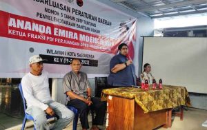 Ananda Emira Moeis, Ketua Fraksi PDIP menggelar Sosperda Penyelenggaraan Bantuan Hukum di Kota Samarinda. (foto: Exclusive)