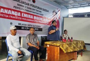 Ananda Emira Moeis, Ketua Fraksi PDIP menggelar Sosperda Penyelenggaraan Bantuan Hukum di Kota Samarinda. (foto: Exclusive)