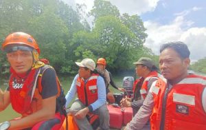 Tim SAR Gabungan melanjutkan pencarian terhadap Tumaji. (foto: Tim SAR)