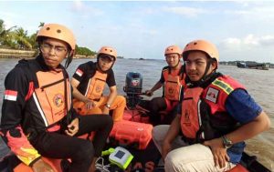 Tim SAR melakukan pencarian terhadap Pebriansyah. (foto: Tim SAR)