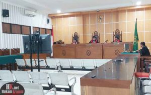 Sidang pembacaaa Putusan Majelis Hakim terhadap Terdakwa Liah digelas secara zoom. (foto: Lukman)