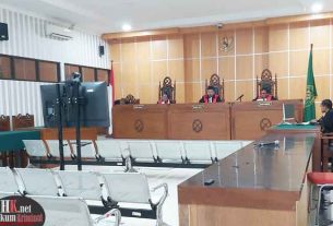 Sidang pembacaaa Putusan Majelis Hakim terhadap Terdakwa Liah digelas secara zoom. (foto: Lukman)