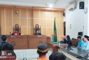 Terdakwa Junait dan Sulfajar pada sidang pemeriksaan Saksi yang menangkap keduanya. (foto: Lukman)