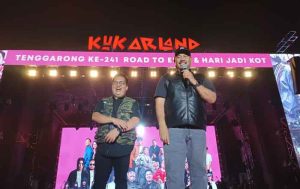 Bupati Kukar Edi Damansyah dan Wakil Bupati Kukar Rendi Solihin pada penutupan Kukar Land Festival 2023. (foto: Exclusive)