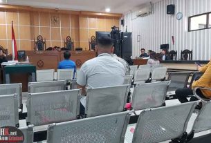 Direktur PT Bumi Anugrah Persada Saptoni AMT pada salah satu sidang pemeriksaan saksi, ia akhirnya divonis bersalah. (foto: Lukman)