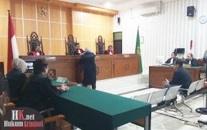 Terdakwa Wendy tetap terlihat tenang usai mendengarkan Tuntutan JPU. (foto: Lukman)