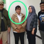 Terpidana Ririn Sikinaningsih diamankan Tim Tabur Kejagung setelah masuk DPO dalam perkara korupsi di BRI Kantor Wilayah Surabaya Unit Petemon. (foto: Exclusive)