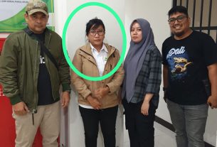 Terpidana Ririn Sikinaningsih diamankan Tim Tabur Kejagung setelah masuk DPO dalam perkara korupsi di BRI Kantor Wilayah Surabaya Unit Petemon. (foto: Exclusive)