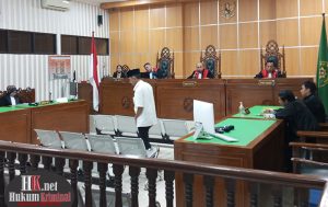 Terdakwa Rusdi Noor didakwa selaku Persero diam (Komanditer) CV Berkat Kaltim. (foto: Lukman)