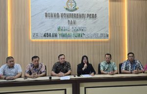 Kasi Penkum Kejati Sumsel Vanny Yulia Eka Sari, SH, MH dalam Konferensi Pers Tahap II perkara. (foto: Exclusive)
