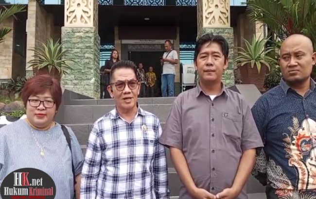 Abraham Ingan, SH dan Sujanlie Totong, SH menyatakan dukungan terhadap aksi FMPK. (foto: Lukman)