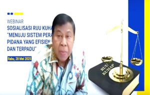 Ketua Kamar Pidana Mahkamah Agung Dr. Prim Haryadi, SH, MH sebagai narasumber pada Webinar Sosialisasi RUU KUHAP. (foto: Exclusive)