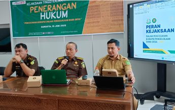 Suhardi, SH, MHum dan Julius Michaerl Butarbutar, SH pada acara Penerangan Hukum di Sangatta. (foto: Exclusive)