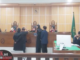 Salah satu sidang perkara Terdakwa Tatang dalam agenda mendengarkan keterangan saksi meringankan Redy. (foto: Lukman)