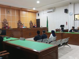 Terdakwa Andriyani, Suparlan, dan Bambang Purnama dalam persidangan pembacaan putusan. (foto: Lukman)