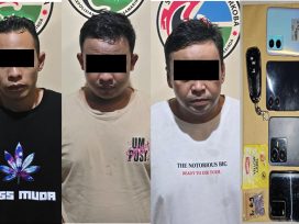 Ketiga tersangka yang ditangkap dengan barang bukti Ekstasi. (foto: Exclusive)