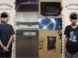 Kedua tersangka masing-masing RF dan YA dan barang bukti Ganja yang disita jajaran Satresnarkoba Polresta Samarinda. (foto: Exclusive)