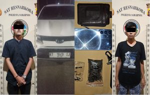 Kedua tersangka masing-masing RF dan YA dan barang bukti Ganja yang disita jajaran Satresnarkoba Polresta Samarinda. (foto: Exclusive)