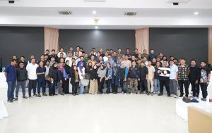 Gubernur Kaltim, Rudy Mas’ud bersama pekerja media dalam silaturrahmi. (foto: Exclusive)