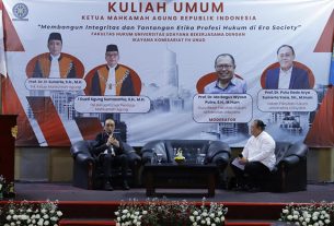 Ketua MA Sunarto dalam Kuliah Umum di FH UNUD. (foto: Hms MA)
