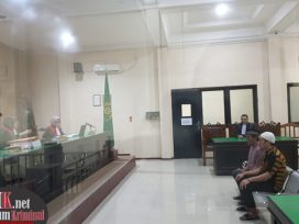 Terdakwa Salman dan Rusdiansyah terlihat tenang dalam persidangan. (foto: LVL)