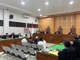 Sidang pembacaan dakwaan kepada 4 terdakwa dalam perkara Tindak Pidana Korupsi Pengelolaan Keuangan Perusda BKS. (foto: Exclusive)
