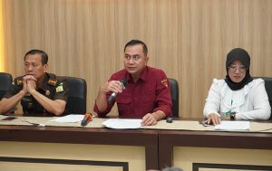 Kasi Penkum Kejati Sumsel Vanny Yulia Eka Sari, SH, MH pada Konferensi Pers terkait penetapan 4 tersangka dalam perkara pemanfaatan lahan Pasar Cinde. (foto: Exclusive)