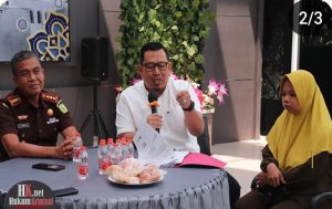 Indra Rivani, Shut, SH, MH bersama Kajari Samarinda Firmansyah Subhan saat masih menjabat sebagai Kasi Pidum Kejari Samarinda. (foto: Lukman)