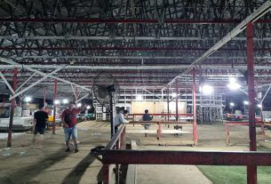 Unit Opsnal Jatanras Sat Reskrim Polresta Samarinda di lokasi yang dilaporkan masyarakat sebagai tempat aktivitas perjudian. (foto: Humas)