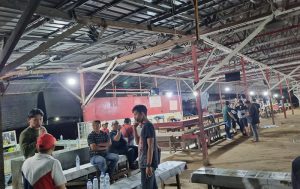 Unit Opsnal Jatanras Sat Reskrim Polresta Samarinda di lokasi yang dilaporkan masyarakat sebagai tempat aktivitas perjudian. (foto: Humas)