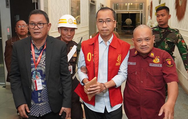 Tersangka RY ditahan 20 hari ke depan. (foto: Exclusive)