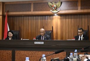 Sidang putusan Majelis KPPU dalam perkara nomor 19/KPPU-M/2024 diketuai Hilman Pujana dengan Anggota Majelis Eugenia Mardanugraha dan Mohammad Reza. (foto: Exclusive)