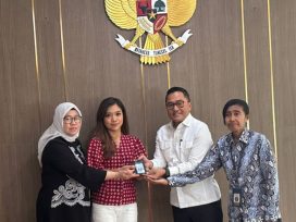 Setelah menuai reaksi dari PWI Pusat, kartu identitas liputan Istana Jurnalis CNN Indonesia Diana Valencia yang dicabut akhirnya dikembalikan Biro Pers Sekretariat Presiden. (foto: ist)