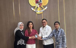Setelah menuai reaksi dari PWI Pusat, kartu identitas liputan Istana Jurnalis CNN Indonesia Diana Valencia yang dicabut akhirnya dikembalikan Biro Pers Sekretariat Presiden. (foto: ist)