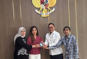 Setelah menuai reaksi dari PWI Pusat, kartu identitas liputan Istana Jurnalis CNN Indonesia Diana Valencia yang dicabut akhirnya dikembalikan Biro Pers Sekretariat Presiden. (foto: ist)