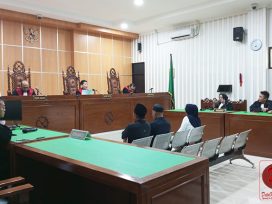 Ketiga terdakwa pada sidang pembacaan putusan di Pengadilan Tipikor Pengadilan Negeri Samarinda beberapa waktu lalu. (foto: LVL)