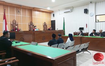 Ketiga terdakwa pada sidang pembacaan putusan di Pengadilan Tipikor Pengadilan Negeri Samarinda beberapa waktu lalu. (foto: LVL)